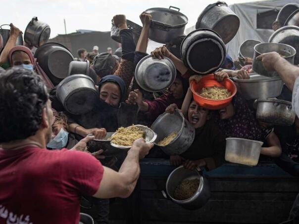 Više od stotinu humanitarnih orgaizacija upozorilo da se masovna glad širi Pojasom Gaze