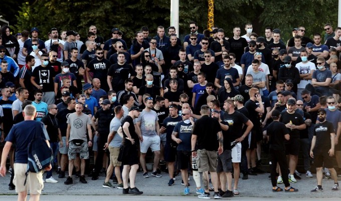 Više stotina Bad Blue Boysa mirno prosvjedovalo pred Maksimirom