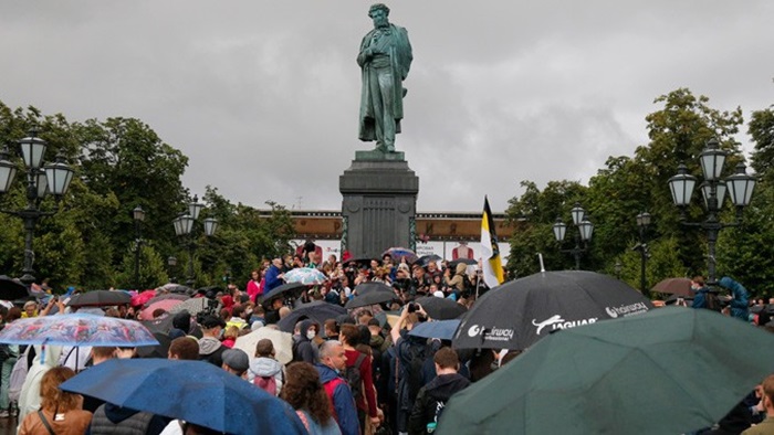 Više stotina osoba izašlo na proteste protiv Putina