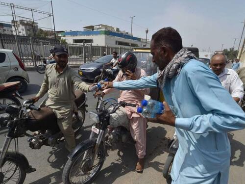 Stotine umrlih od vrućine u Pakistanu