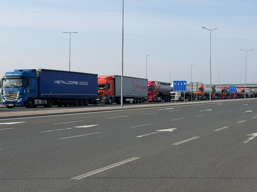 Višesatna čekanja kamiona na granici Srbije i Hrvatske