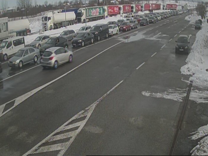 Višesatna čekanja na nekoliko graničnih prijalaza na izlazu iz BiH