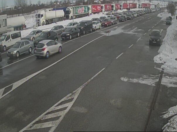 Višesatna čekanja na nekoliko graničnih prijalaza na izlazu iz BiH