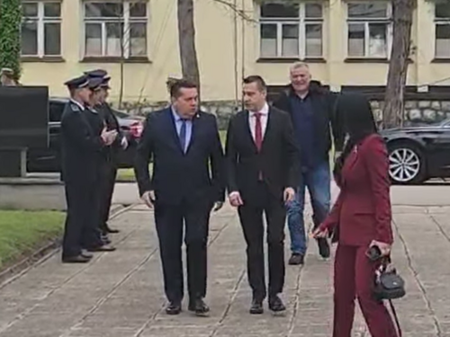 Višković i Stevandić stigli u kasarnu Kozara, uprkos Helezovoj zabrani