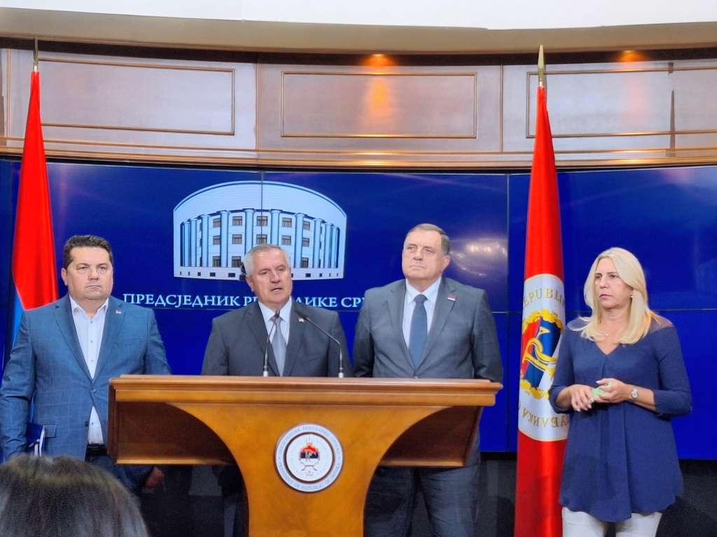 Višković podnio ostavku pa sjeo u novu fotelju