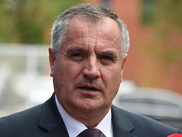 Višković: Schmidt da pribavi papire ili da se vrati u svoju zemlju