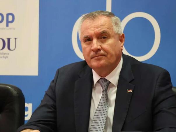 Višković tvrdi: Banke neće zatvarati račune licima pod sankcijama