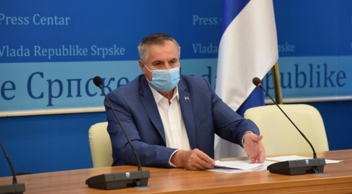 Višković uručio prvu elektronsku zdravstvenu knjižicu u RS