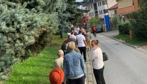 Visočani danas satima čekali na ulaz u Dom zdravlja