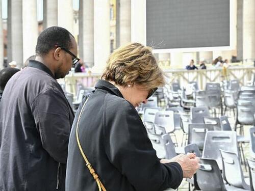 Vjernici se opraštaju od Pape: Dopirao je do cijelog svijeta, bio glas siromašnih