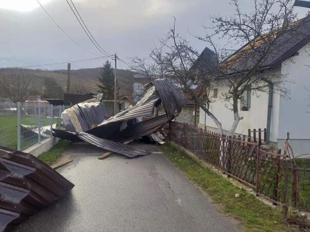 Vjetar odnio krov sa kuće kod Sarajeva