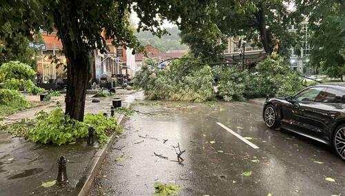 Vjetar u TK nosio krovove i lomio stabla, najveća šteta u Gračanici