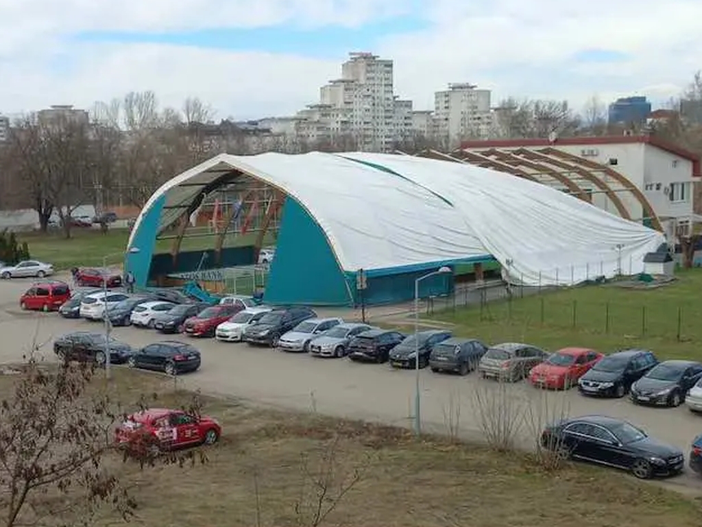 Vjetar uništio balon škole fudbala u Banjaluci