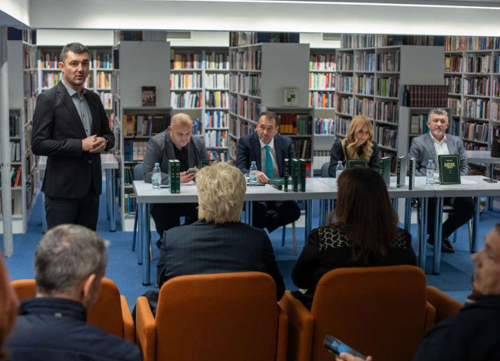 VKBI poklonio rječnike bosanskog jezika bibliotekama u Zagrebu, Ljubljani, Bihaću i Sisku
