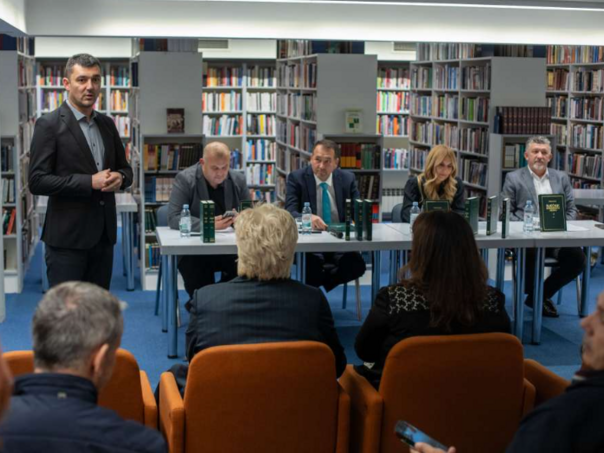 VKBI poklonio rječnike bosanskog jezika bibliotekama u Zagrebu, Ljubljani, Bihaću i Sisku