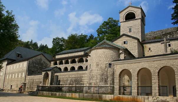 Vlada CG naredila da se vlasništvo Cetinjskog manastira upiše na državu