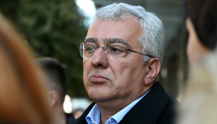 Vlada Crne Gore mora pasti