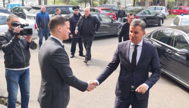 Vlada FBiH će s dva miliona KM podržati projekte razvoja tuzlanskog aerodroma
