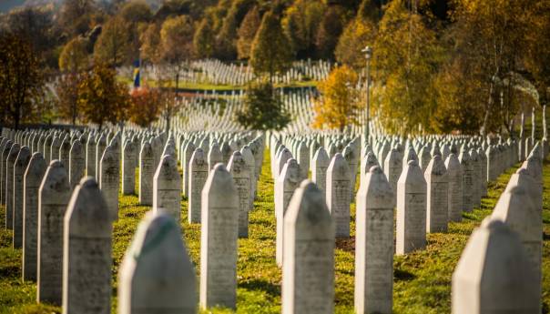 Vlada FBiH: Dodatnih 50.000 KM za obilježavanje godišnjice genocida u Srebrenici