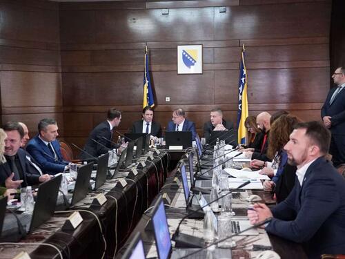 Vlada FBiH dodijelila 39 miliona KM općinama i gradovima za podršku budžetima i za 135 projekata