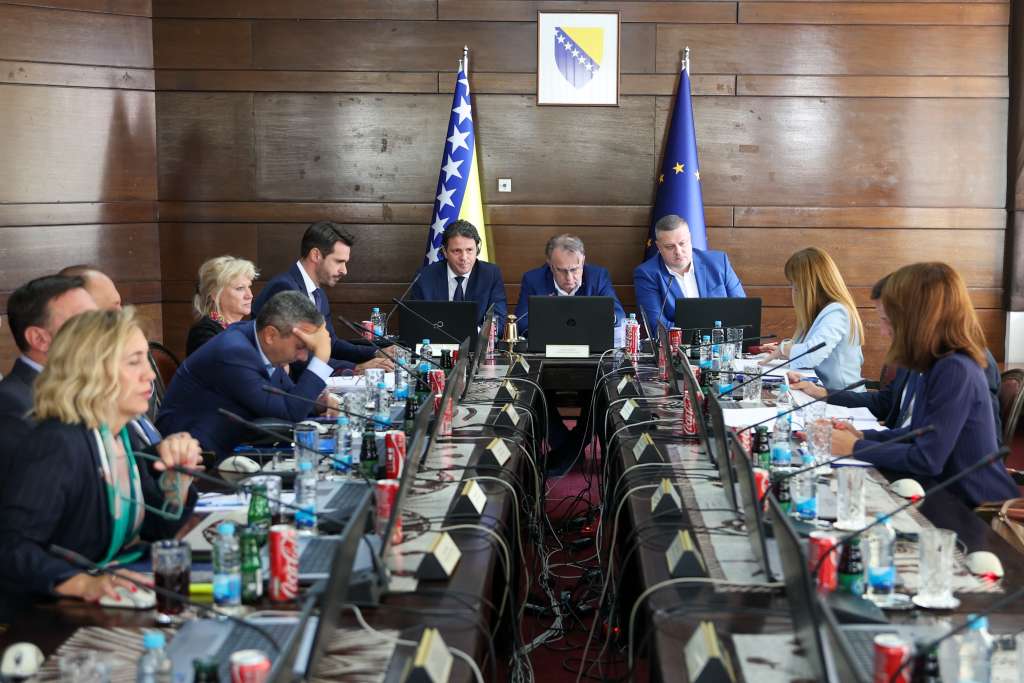 Vlada FBiH: Donesena Uredba o jednokratnoj novčanoj pomoći od 200 KM