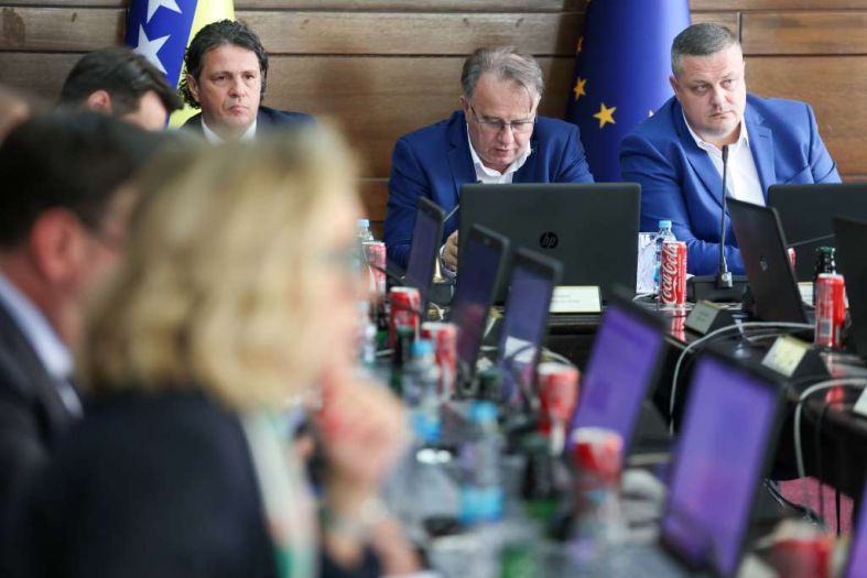 Vlada FBiH: Pomoć za 1.525 malih firmi