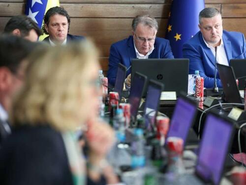 Vlada FBiH: Pomoć radnicima iz slabije plaćenih sektora