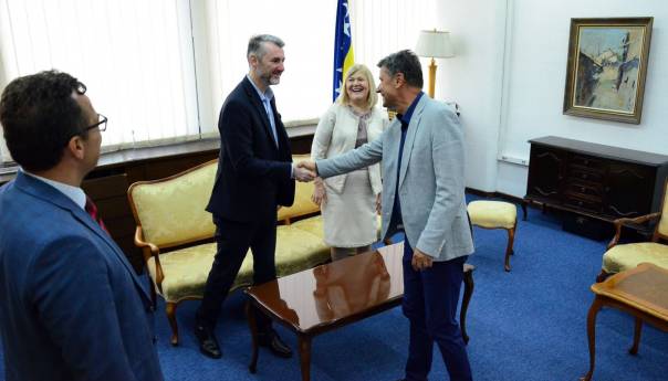 Vlada FBiH: KS potpisao ugovor o dodjeli sredstava iz Budžeta FBiH