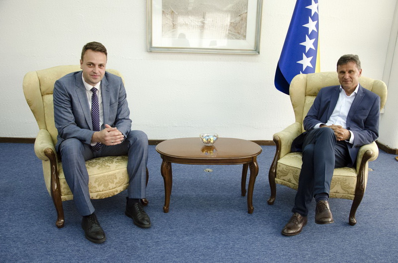 Vlada FBiH nastavlja pomagati niže nivoe vlasti