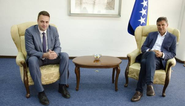 Vlada FBiH nastavlja pomagati niže nivoe vlasti