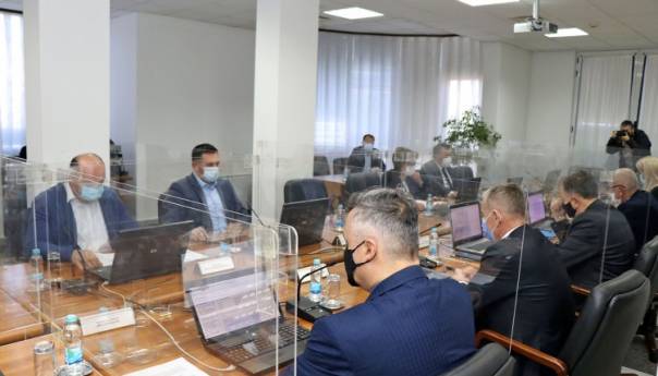 Vlada FBiH naredila uvođenje strožijih mjera, preporučuju 'VPT pravilo'