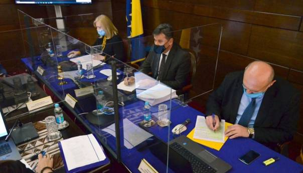 Vlada FBIH održala hitnu sjednicu o nabavci vakcina