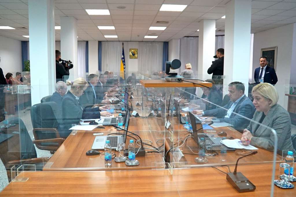 Vlada FBiH prihvatila konsolidirani pregled ostvarenja javnih prihoda za prošlu godinu