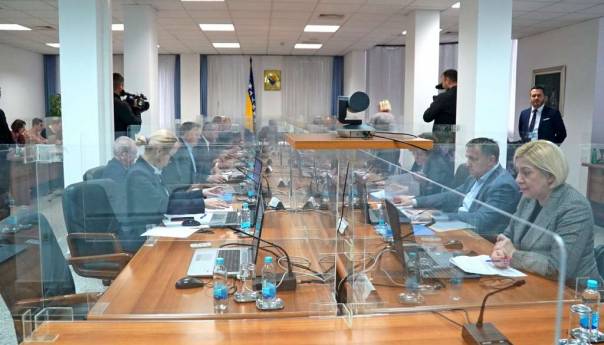 Vlada FBiH prihvatila konsolidirani pregled ostvarenja javnih prihoda za prošlu godinu