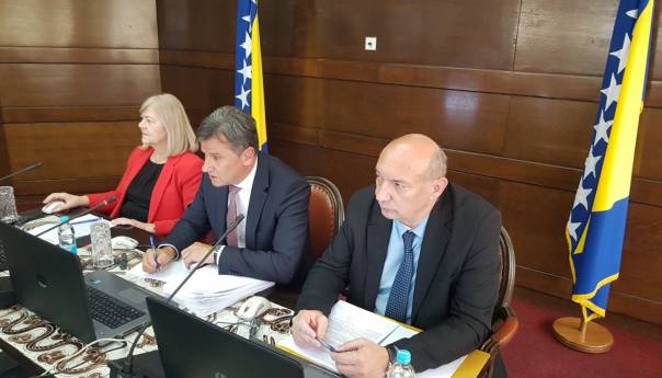 Vlada FBiH razmatra povećanje najnižih penzija