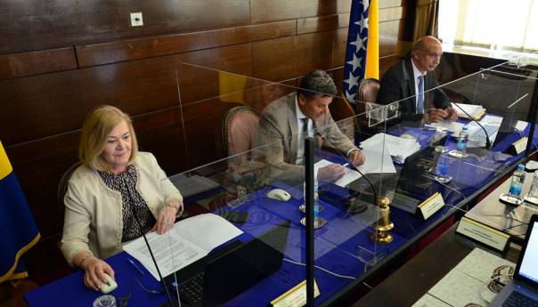 Vlada FBiH: U ovoj godini 525 miliona KM za privredu i zdravstvo