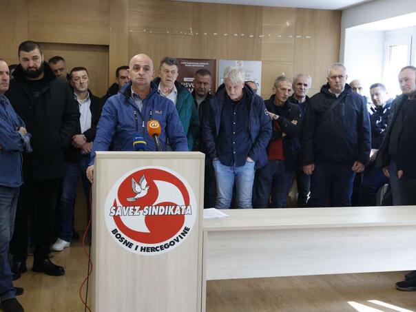 Vlada komunalnim radnicima nudi povećanje plata od 50 KM, ministrima povećavaju za 500 KM