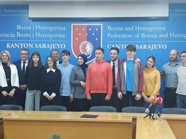 Vlada KS dodijelila za sedam talentovanih učenika po 2.500 KM stipendija