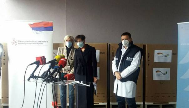 Vlada Njemačke donirala pet respiratora UKC-u RS