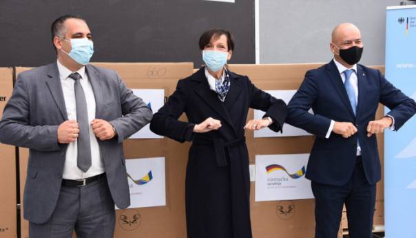 Vlada Njemačke uručila 12 respiratora bolnicama u BiH