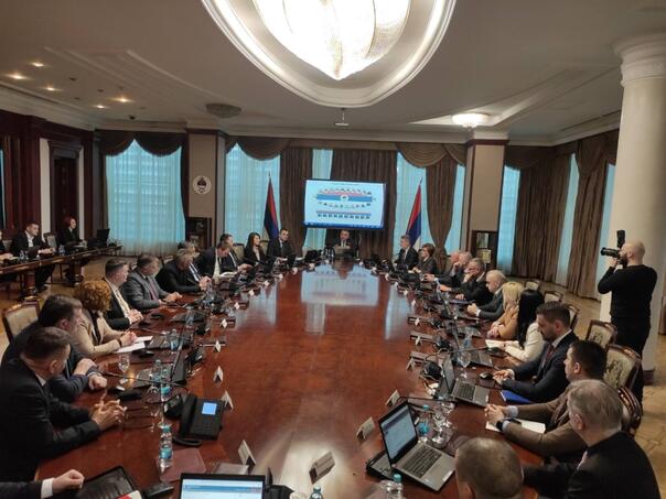 Vlada RS danas raspravlja o novom zaduženju