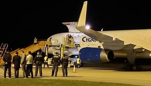 Vlada RS kupila mobilnu bolnicu, stigao avion s opremom