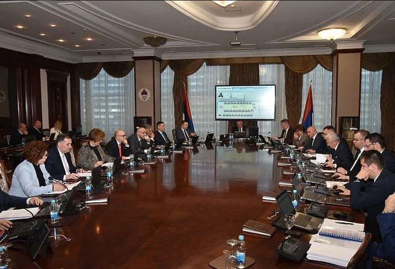 Vlada RS odobrila 7,8 miliona KM za povećanje plata radnicima