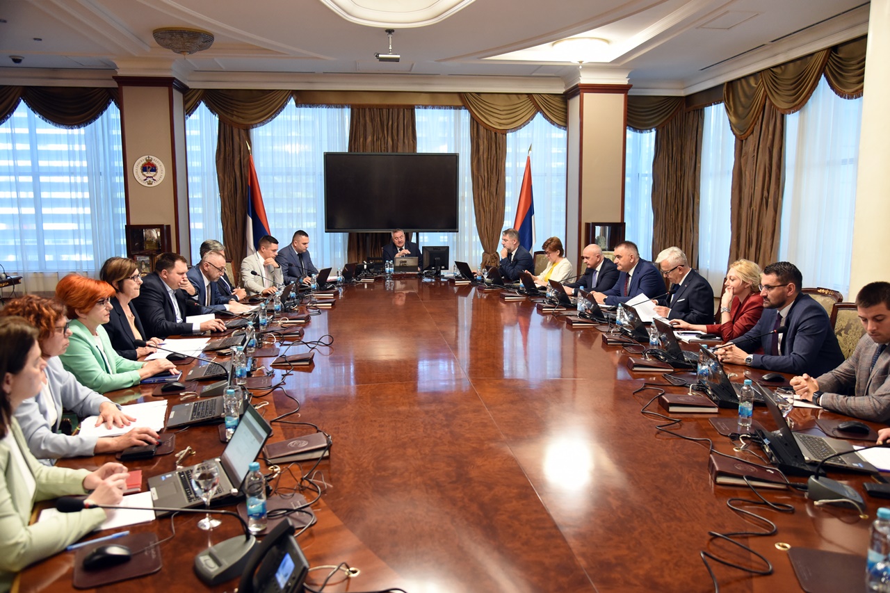 Vlada RS pripremila odluku: Šmitove odluke se neće objavljivati