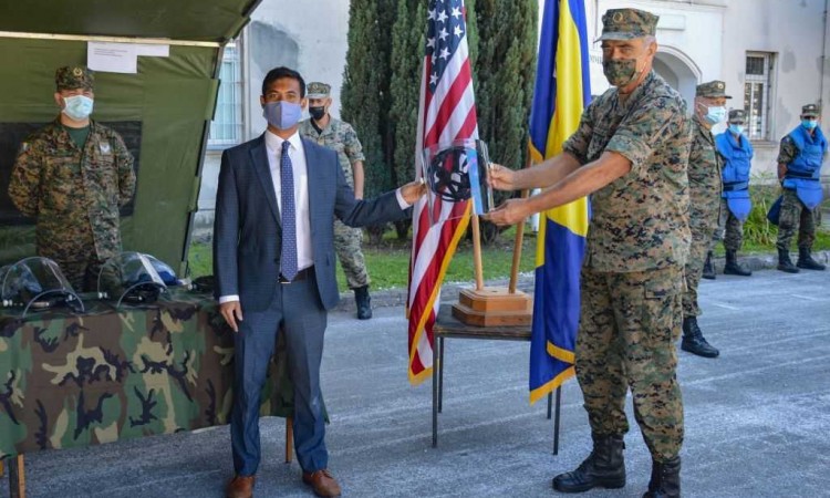 Vlada SAD-a donirala zaštitne vizire Deminerskom bataljonu OSBiH