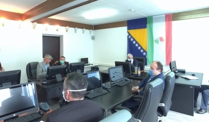 Vlada SBK: Ugostiteljski objekti od sutra poslužuju goste samo na terasama