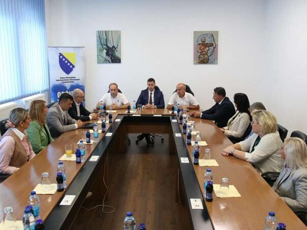 Vlada TK posjetila u Teočaku projekte koji poboljšavaju kvalitet života