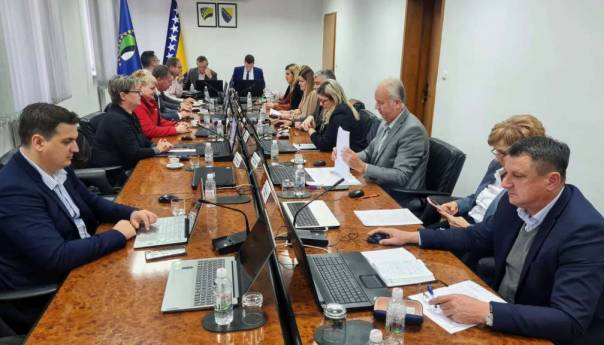 Vlada TK povećala sredstva za pomoć privredi