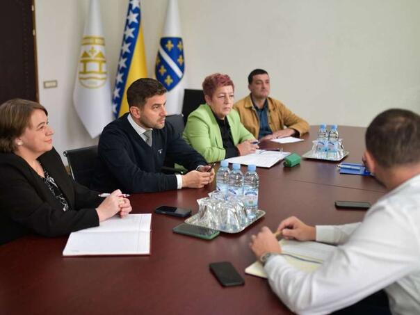 Vlada USK sufinansira izgradnju vodovodnog sistema u povratničkim naseljima u Sanskom Mostu