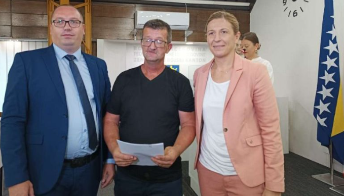 Vlada ZDK potpisala 53 ugovora za Program samozapošljavanja